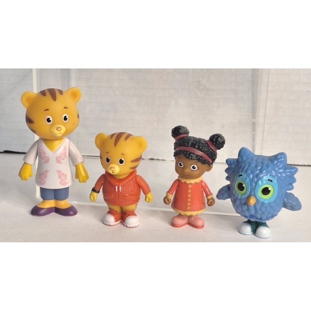 Daniel Tiger's Neighborhood Figure Set Mom Daniel Miss Elaina O the Owl 4pc